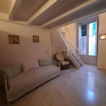 Holiday House Nel Cuore Di Μπάρι Εξωτερικό φωτογραφία