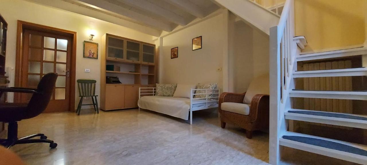 Holiday House Nel Cuore Di Μπάρι Εξωτερικό φωτογραφία