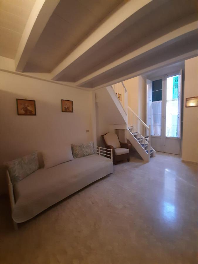 Holiday House Nel Cuore Di Μπάρι Εξωτερικό φωτογραφία