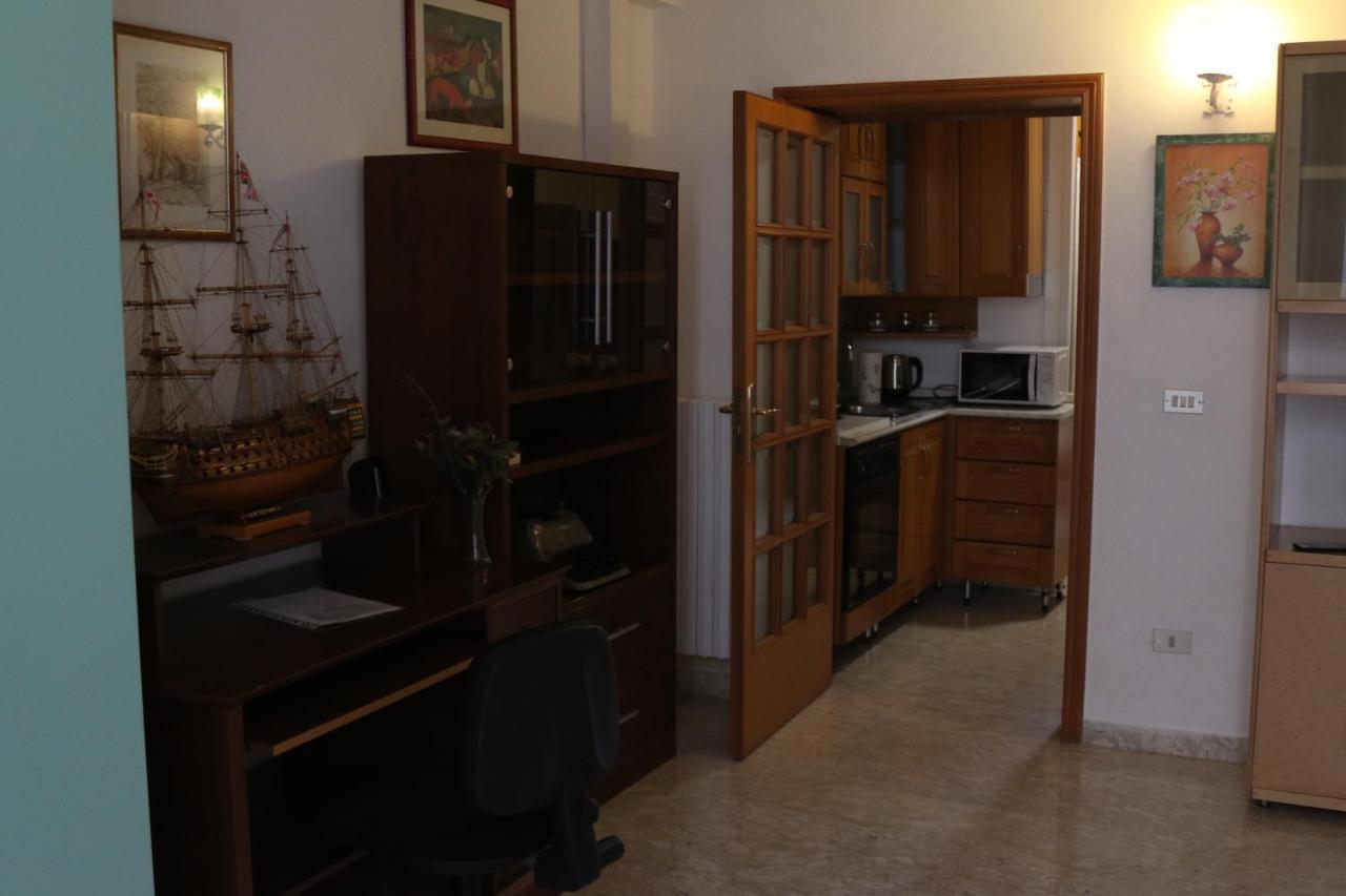 Holiday House Nel Cuore Di Μπάρι Εξωτερικό φωτογραφία